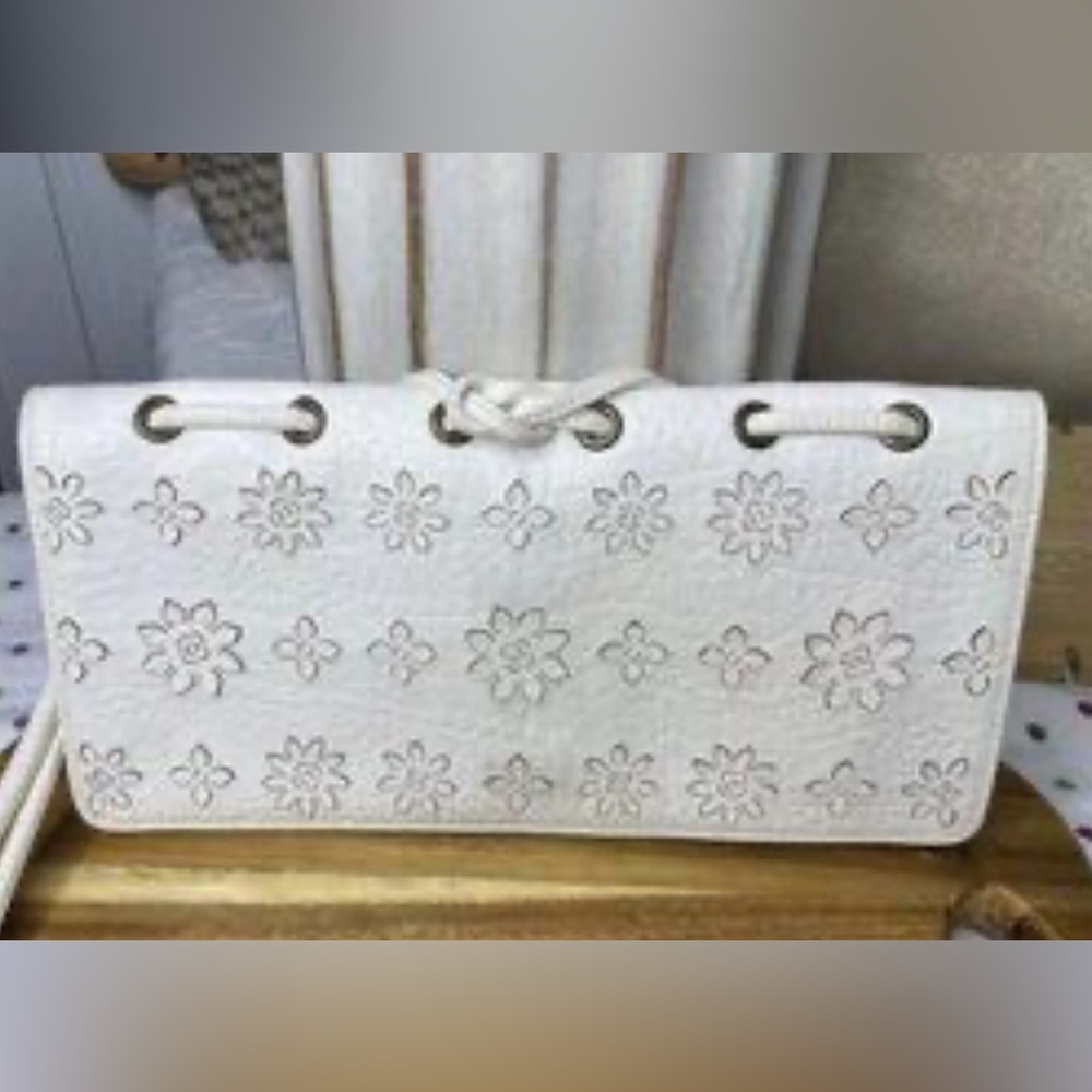 Jessica Simpson White Floral Clutch